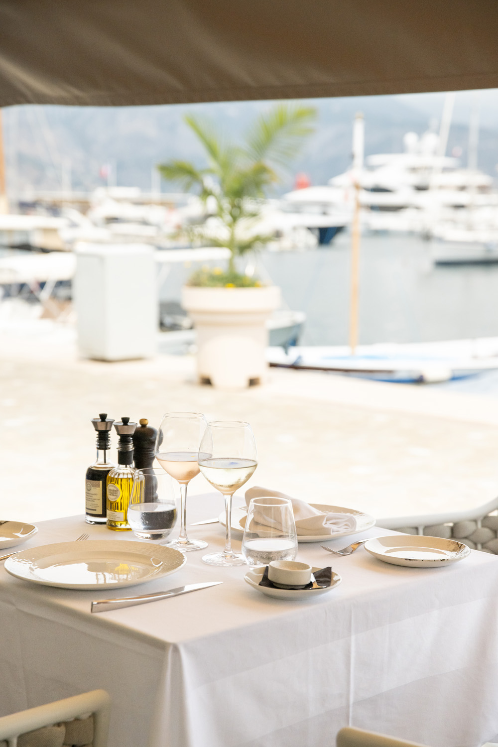 Table - Le Quai 28 -Port Saint-Jean-Cap-Ferrat